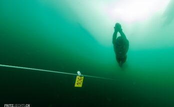 Peter Colat Fischmensch taucht im Eiswasser zum Weltrekord 2024